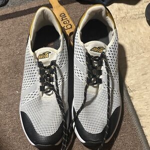 Avia Men's White and Gold Athletic Shoes